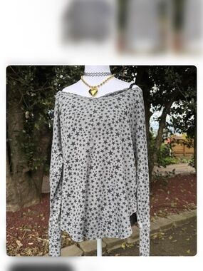 Lucky Brand Gray Star Print Long Sleeve Off-Shoulder Top